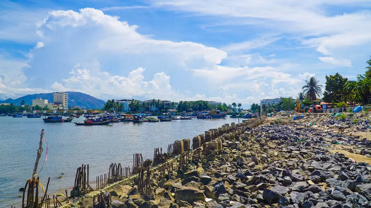 Khu vực kè bắc sông Cái (TP Nha Trang) chậm tiến độ