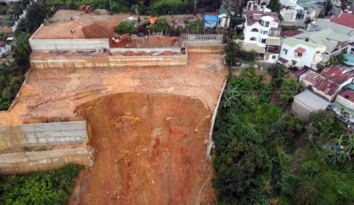 Vụ sạt lở đất gây hậu quả nghiêm trọng tại hẻm Hoàng Hoa Thám, TP Đà Lạt
