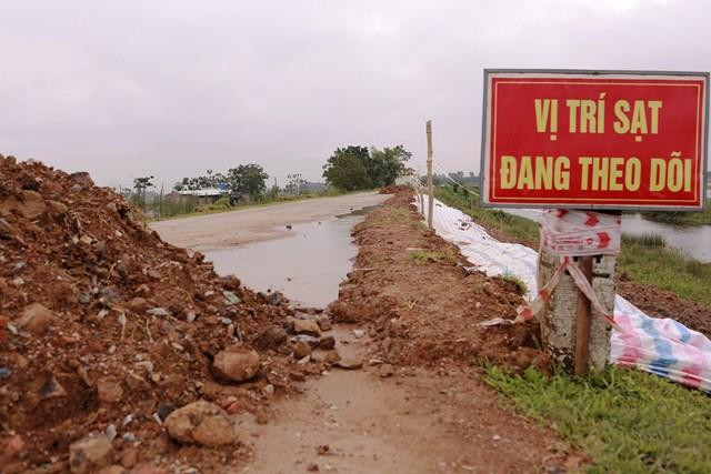 Tuyến đê qua xã Hoằng Đại, TP. Thanh Hóa (tỉnh Thanh Hóa), bị sạt lở kéo dài hơn một km