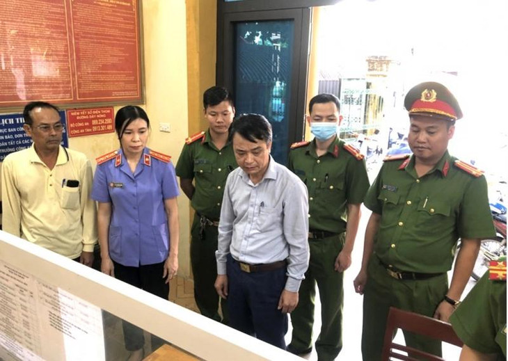 Cơ quan tố tụng đọc lệnh khởi tố bắt tạm giam bị can Nguyễn Trung Văn