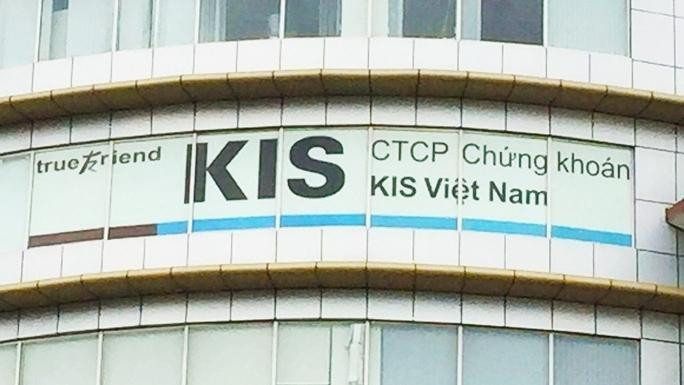 Công ty CP Chứng khoán KIS Việt Nam cung cấp dịch vụ tư vấn hồ sơ cho ba đợt chào bán trái phiếu của Công ty CP Cung điện Mùa đông - thành viên Tập đoàn Tân Hoàng Minh, với tổng quy mô phát hành là 2.350 tỷ đồng