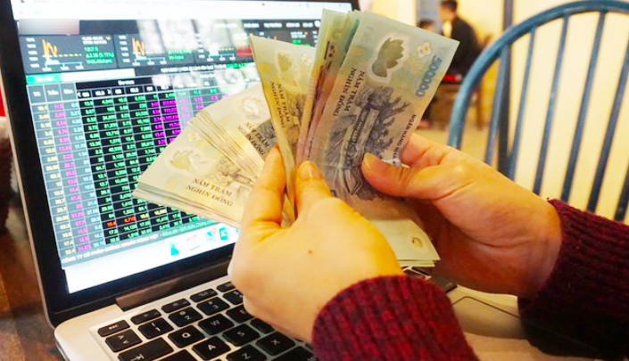 Ngày 19/10, tiền vào chứng khoán xuống thấp nhất hai năm