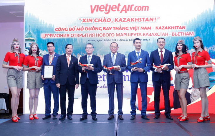Lãnh đạo hai nước Việt Nam và Kazakhstan tham dự lễ công bố đường bay Almaty - Nha Trang và chào mừng Vietjet đến với Kazakhstan Lãnh đạo hai nước Việt Nam và Kazakhstan tham dự lễ công bố đường bay Almaty - Nha Trang và chào mừng Vietjet đến với Kazakhstan