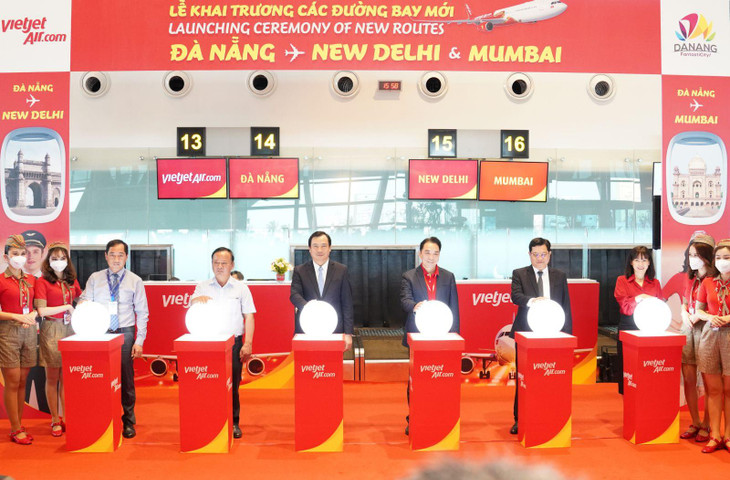 Phó Chủ tịch UBND Thành phố Đà Nẵng Trần Phước Sơn, Tổng cục trưởng Tổng cục Du lịch Nguyễn Trùng Khánh, Thành viên HĐQT Vietjet Nguyễn Anh Tuấn tham dự lễ khai trương hai đường bay kết nối thành phố Đà Nẵng với New Delhi, Mumbai của Ấn Độ Phó Chủ tịch UBND Thành phố Đà Nẵng Trần Phước Sơn, Tổng cục trưởng Tổng cục Du lịch Nguyễn Trùng Khánh, Thành viên HĐQT Vietjet Nguyễn Anh Tuấn tham dự lễ khai trương hai đường bay kết nối thành phố Đà Nẵng với New Delhi, Mumbai của Ấn Độ