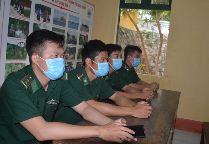 Chuẩn bị vào bầu cử tại Đồn biên phòng Hòn Khoai