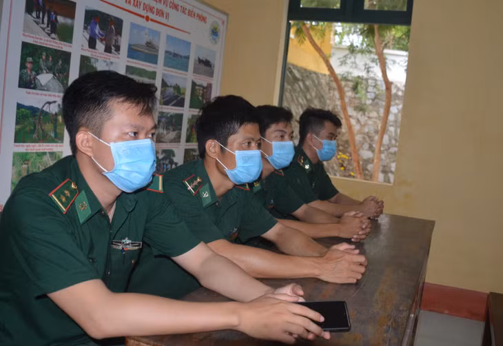 Chuẩn bị vào bầu cử tại Đồn biên phòng Hòn Khoai