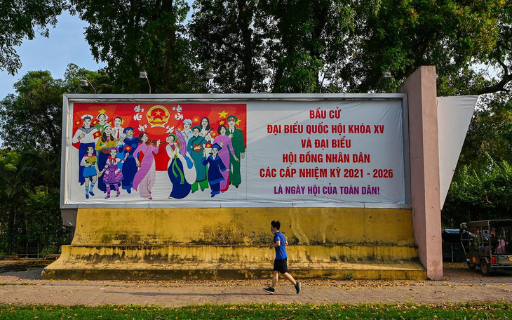 Tấm áp phích cỡ lớn được đặt bên hông công viên Thống Nhất (quận Đống Đa). Tấm áp phích cỡ lớn được đặt bên hông công viên Thống Nhất (quận Đống Đa).