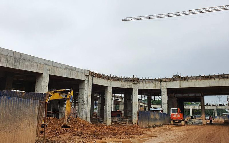 Các công trình phụ trợ trong nhà máy cũng cơ bản hoàn thành như cầu dẫn xe chở rác, kết cấu thép nhà máy chính, khu xử lý tro xỉ.