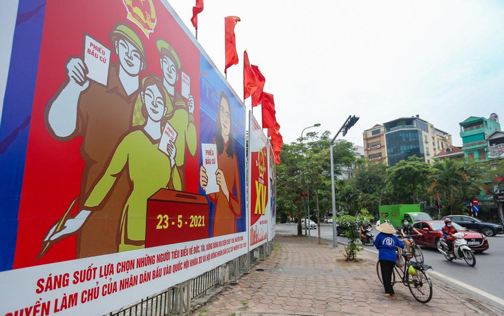Ngày 23/5, người dân cả nước tham gia cuộc bầu cử đại biểu Quốc hội khóa XV và đại biểu HĐND các cấp, nhiệm kỳ 2021 - 2026. Trước đó, khắp phố phường Hà Nội đã rực rỡ các pano, biểu ngữ, áp phích... tuyên truyền cho ngày hội lớn của đất nước. Ngày 23/5, người dân cả nước tham gia cuộc bầu cử đại biểu Quốc hội khóa XV và đại biểu HĐND các cấp, nhiệm kỳ 2021 - 2026. Trước đó, khắp phố phường Hà Nội đã rực rỡ các pano, biểu ngữ, áp phích... tuyên truyền cho ngày hội lớn của đất nước.