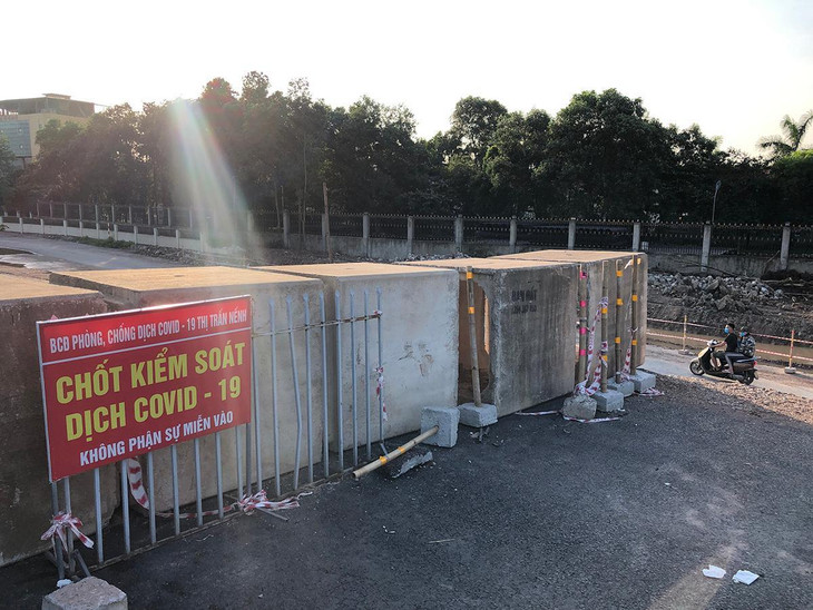 Chốt kiểm soát dịch bệnh tại thị trấn Nếnh, huyện Việt Yên, tỉnh Bắc Giang Chốt kiểm soát dịch bệnh tại thị trấn Nếnh, huyện Việt Yên, tỉnh Bắc Giang