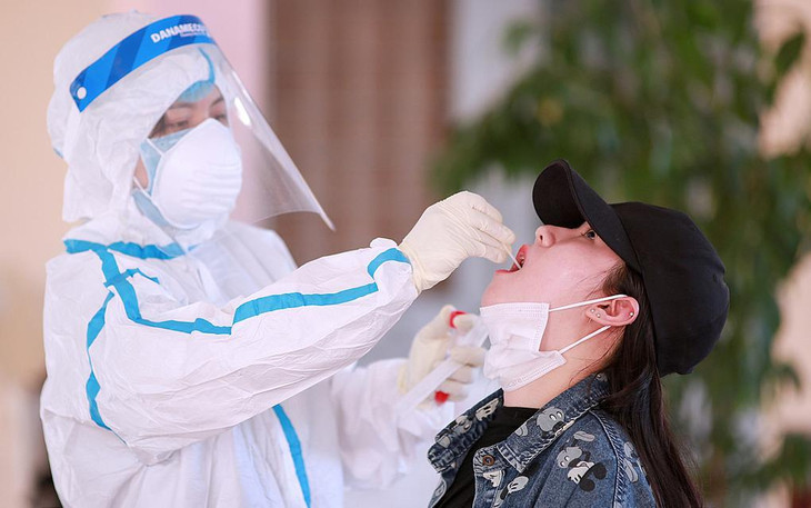 Đà Nẵng đã triển khai lấy mẫu xét nghiệm diện rộng cho nhiều nhóm người để sàng lọc Covid-19 Đà Nẵng đã triển khai lấy mẫu xét nghiệm diện rộng cho nhiều nhóm người để sàng lọc Covid-19