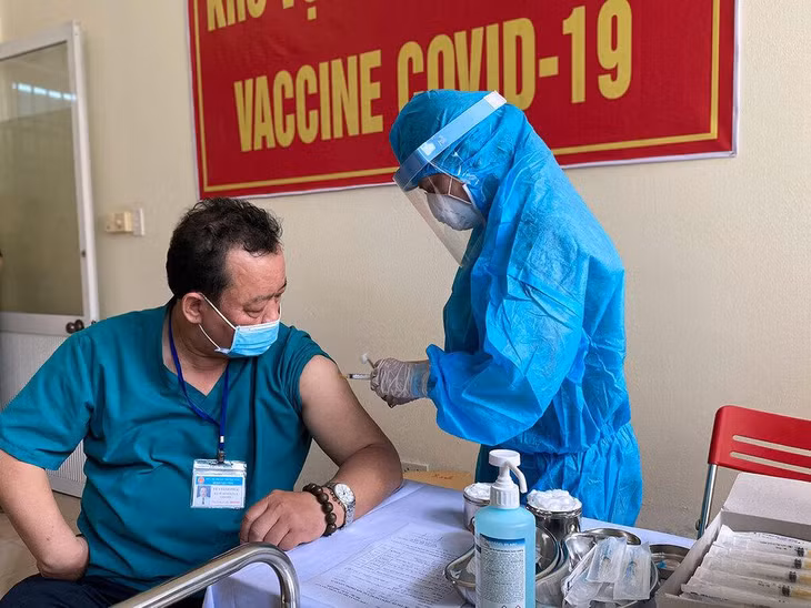 Nhân viên y tế tuyến đầu ở Đà Nẵng đã được tiêm vaccine Covid-19