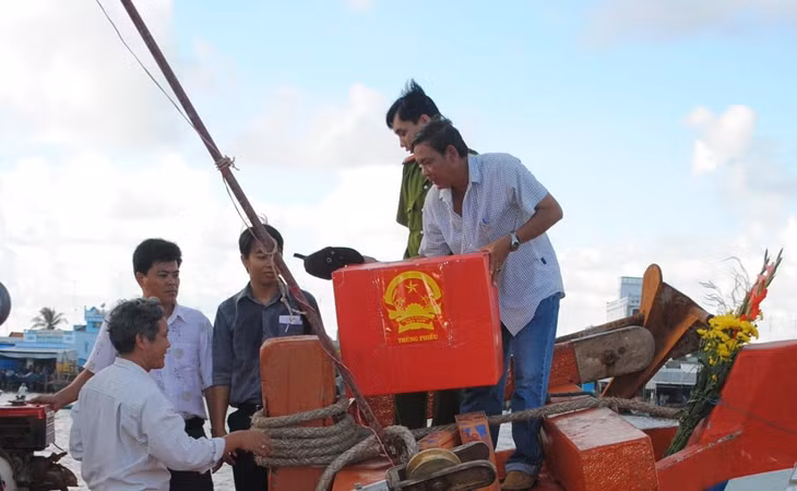 Vận chuyển phương tiện và lực lượng ra đảo từ ngày 20/5 để kịp bầu cử sớm