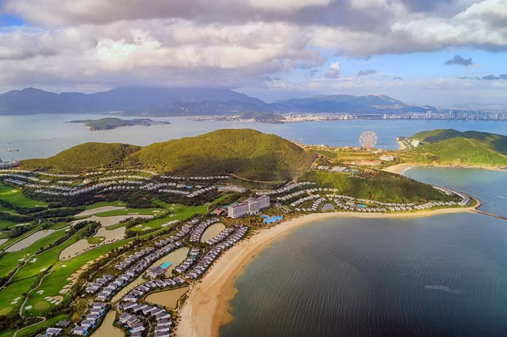 Khu du lịch, nghĩ dưỡng Vinpearl Land nằm trên đảo Hòn Tre, vịnh Nha Trang Khu du lịch, nghĩ dưỡng Vinpearl Land nằm trên đảo Hòn Tre, vịnh Nha Trang