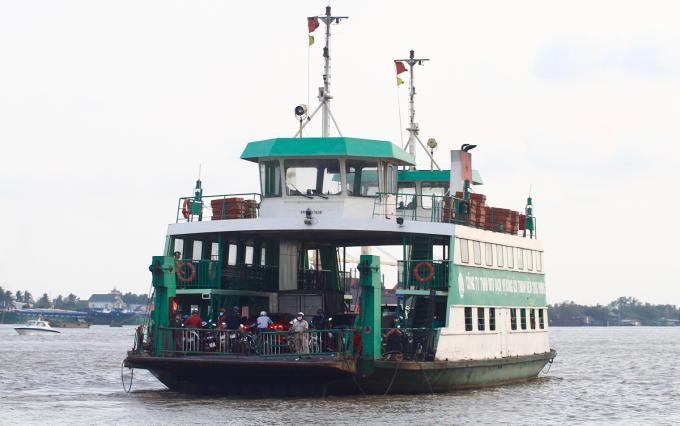 Phà Cát Lái chở khách từ TP.HCM qua Đồng Nai