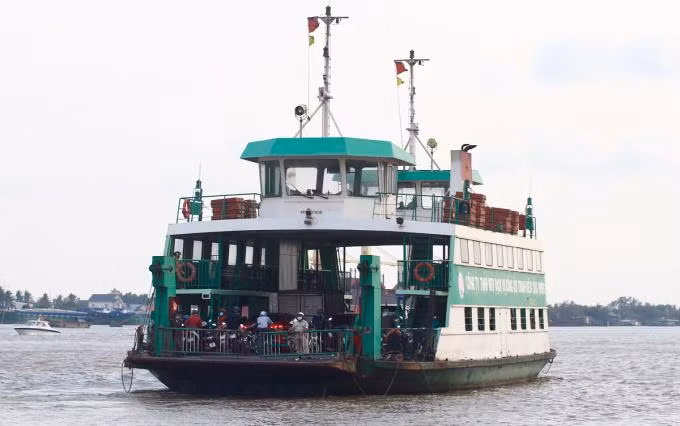 Phà Cát Lái chở khách từ TP.HCM qua Đồng Nai