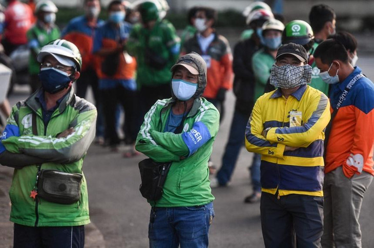 Từ ngày 22/9 đến hết ngày 23/9, doanh nghiệp và shipper tiến hành tập huấn công tác xét nghiệm. Từ ngày 22/9 đến hết ngày 23/9, doanh nghiệp và shipper tiến hành tập huấn công tác xét nghiệm.