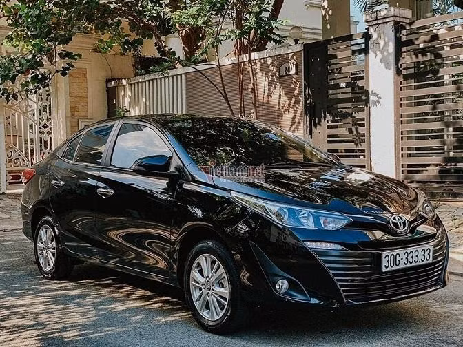 Với những người giàu có, ngoài những chiếc xe đắt tiền, họ cũng cần biển “độc” để thể hiện đẳng cấp.