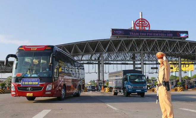 Lực lượng chức năng chốt trực tại cửa ngõ thủ đô