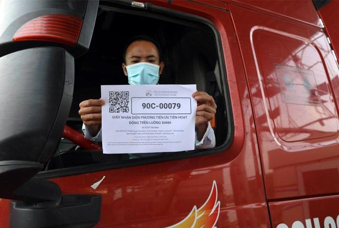 Xe chở hàng hóa nhận mã QR trên phần mềm của Bộ Công an