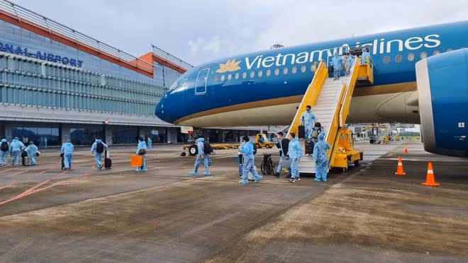 Toàn bộ hành khách là các công dân Việt Nam tại châu Âu đạt đủ điều kiện về nước theo diện có "hộ chiếu vắc xin". Toàn bộ hành khách là các công dân Việt Nam tại châu Âu đạt đủ điều kiện về nước theo diện có "hộ chiếu vắc xin".