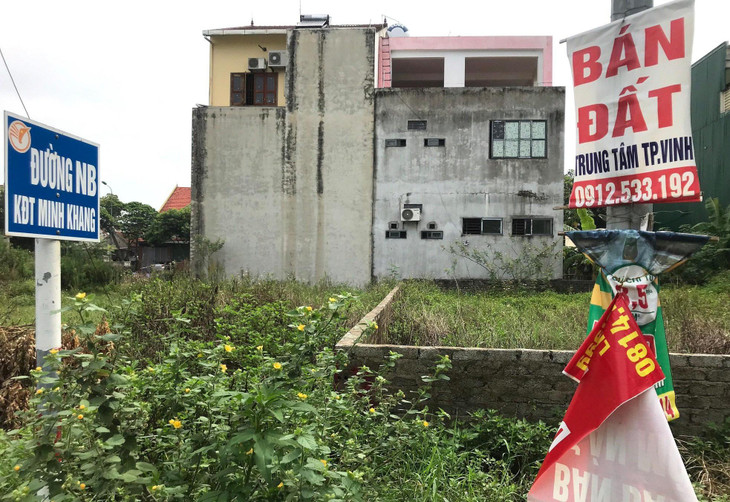 Dự án này đã nhiều lần thay đổi quy hoạch. Mỗi lần điều chỉnh, diện tích xây dựng các công trình công cộng và phúc lợi xã hội giảm dần, diện tích đất xây dựng nhà ở thấp tầng tăng lên.