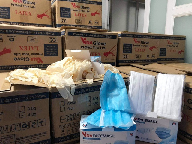 Khẩu trang và găng tay kém chất lượng bị phát hiện