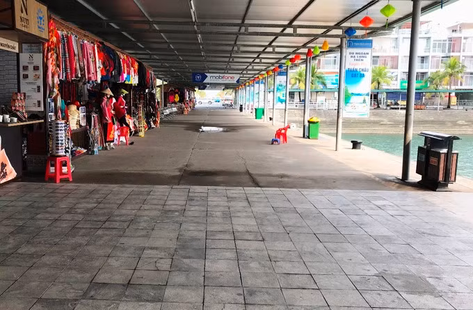 Cảng tàu khách quốc tế Tuần Châu vắng khách du lịch