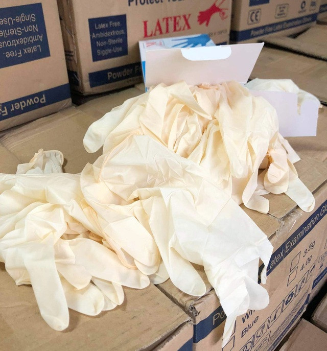 Găng tay kém chất lượng có dấu hiệu đã qua sử dụng bị phát hiện