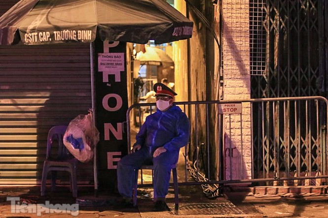 Ca dương tính mới này có địa chỉ ở đường Trương Định, quận Hai Bà Trưng (Hà Nội). Theo ông Tuấn, CDC đã xét nghiệm khẳng định, chờ công bố của Bộ Y tế.