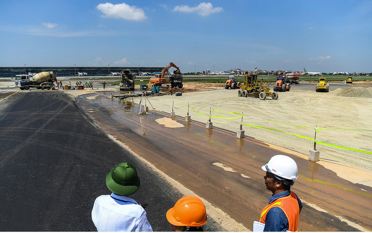 Thi công sửa chữa đường băng sân bay Nội Bài, tháng 7/2020