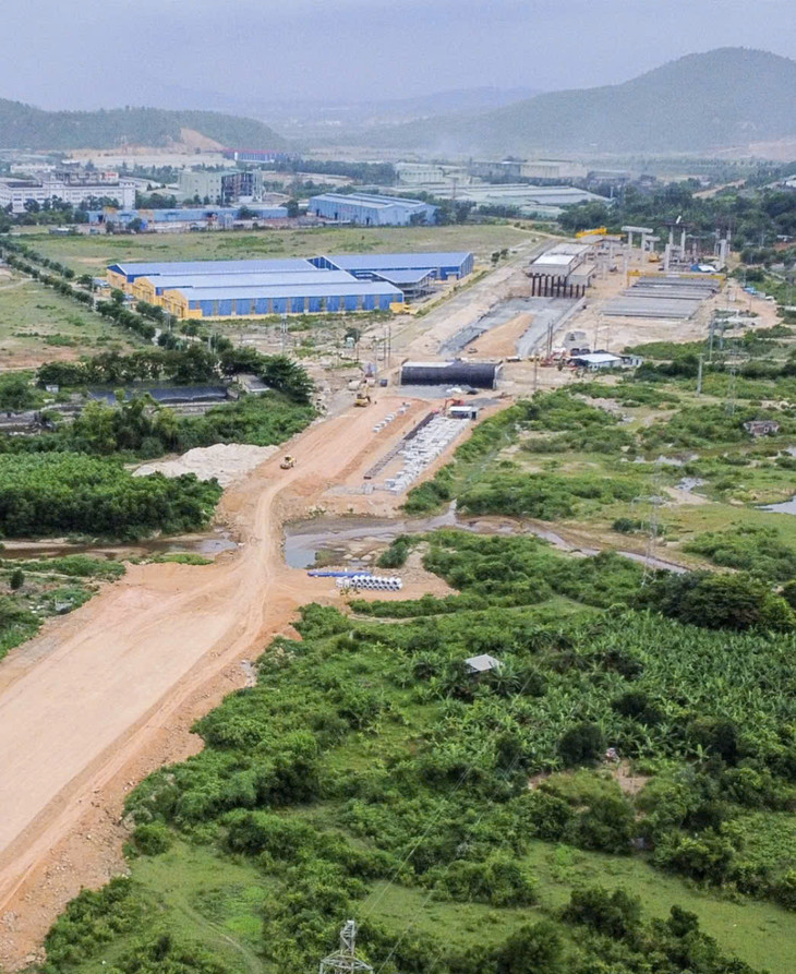 Đường ven biển nối cảng Liên Chiểu đang được các nhà thầu thi công bảo đảm tiến độ Đường ven biển nối cảng Liên Chiểu đang được các nhà thầu thi công bảo đảm tiến độ