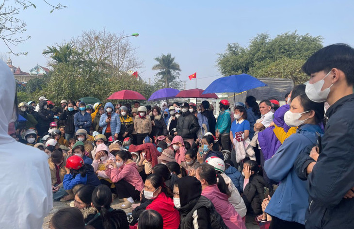 Công nhân Công ty cổ phần May Vạn Hà ngừng việc đòi quyền lợi hôm 21-22/1/2025. Công nhân Công ty cổ phần May Vạn Hà ngừng việc đòi quyền lợi hôm 21-22/1/2025.