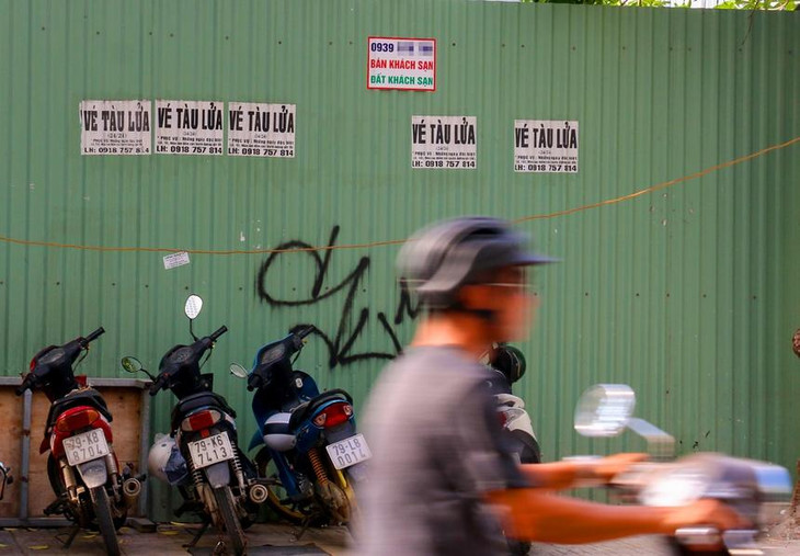 Nhiều tờ rơi rao bán khách sạn và đất khách sạn ở Nha Trang