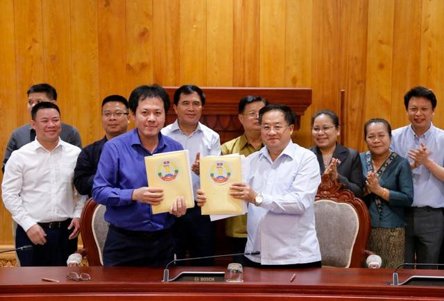 Công trình Nhà Quốc hội Lào là minh chứng hiện hữu, thực tế và sinh động, góp phần tiếp tục xây đắp tình hữu nghị đặc biệt, mối quan hệ gắn bó giữa hai dân tộc Việt Nam và Lào, xứng đáng là món quà tặng ý nghĩa, đánh dấu một bước phát triển mới trong quan hệ hữu nghị đặc biệt giữa hai dân tộc. Ảnh: Bộ Xây dựng