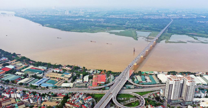 Cầu Vĩnh Tuy (giai đoạn một) hoàn thành vào năm 2010, góp phần giải quyết nhu cầu giao thông đi lại giữa nội đô với các quận, huyện Long Biên, Gia Lâm