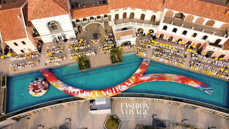 Sàn catwalk vô cực đầy cảm hứng tại tổ hợp Central Village