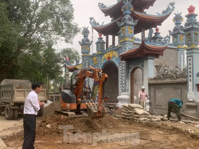 Cổng hoành tráng sẽ được hoàn thiện trong những ngày sắp tới