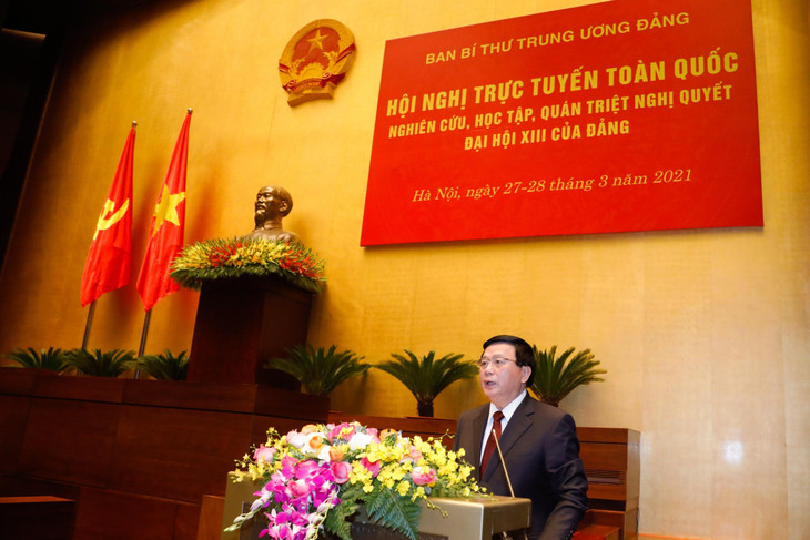 Đồng chí Nguyễn Xuân Thắng, Ủy viên Bộ Chính trị, Giám đốc Học viện Chính trị quốc gia Hồ Chí Minh, Chủ tịch Hội đồng Lý luận Trung ương trình bày báo cáo chuyên đề về Báo cáo Chính trị của Ban Chấp hành Trung ương Đảng khóa XII tại Đại hội lần thứ XIII của Đảng