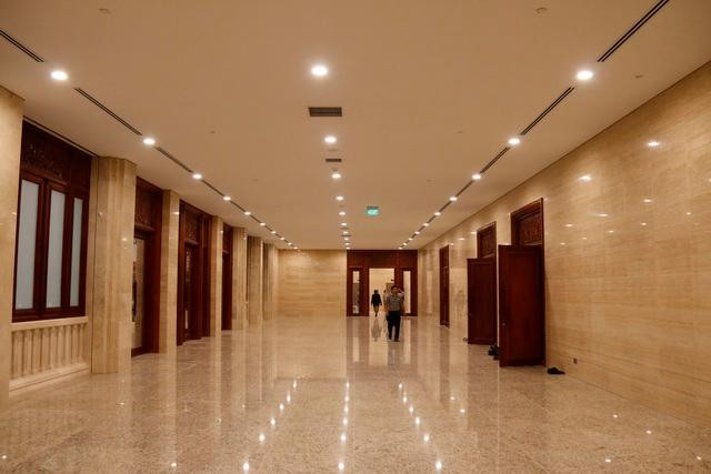 Đến nay, các hạng mục công việc chính, các hệ thống kỹ thuật đã được vận hành, chạy thử đảm bảo an toàn, chất lượng, kịp thời phục vụ Kỳ họp thứ nhất Quốc hội Lào Khóa IX. Ảnh: Bộ Xây dựng