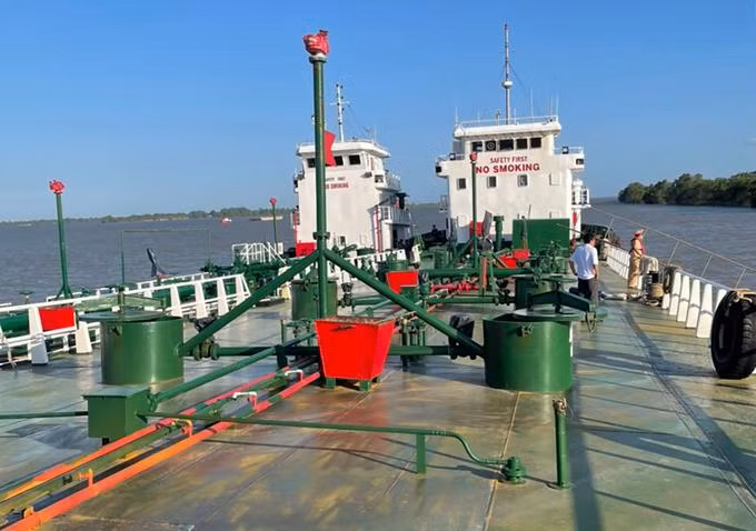 Hai thuyền trong vụ án làm 200 triệu lít xăng giả bị bắt ở Sóc Trăng Hai thuyền trong vụ án làm 200 triệu lít xăng giả bị bắt ở Sóc Trăng