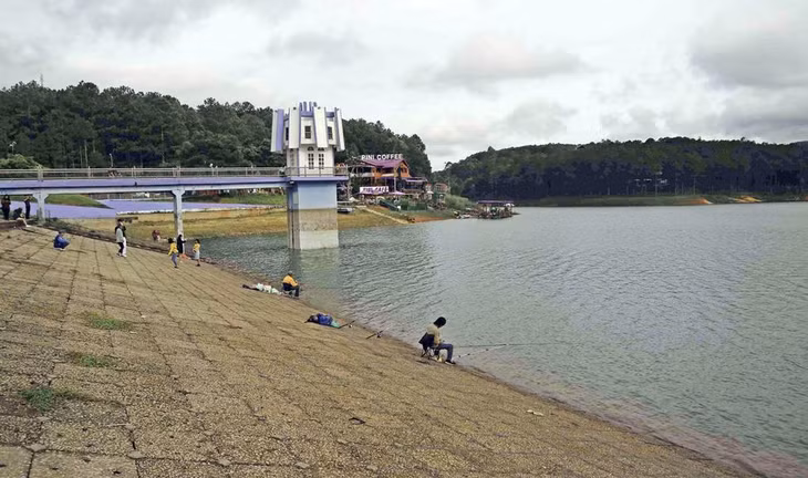 Hồ chứa nước Tuyền Lâm