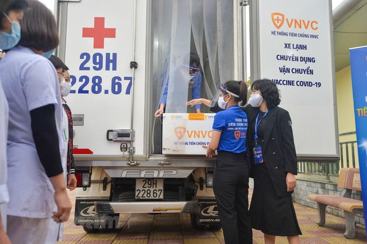 Vaccine AstraZeneca được sản xuất, đưa vào sử dụng trong nhóm nhanh nhất trên thế giới. Ảnh: Vietnam+