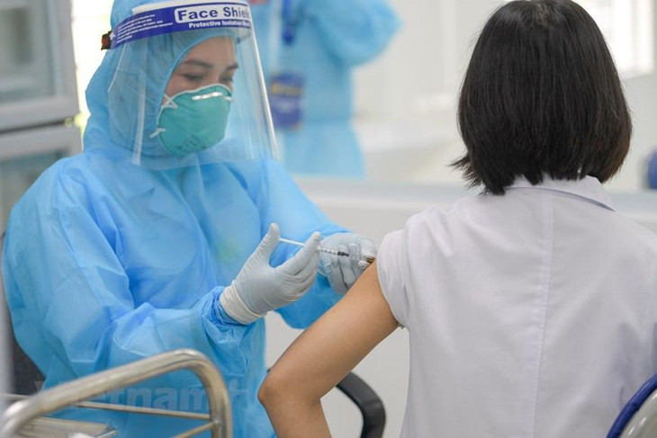 Dự kiến, tháng 3/2021 sẽ có thêm 1,3 triệu liều vaccine nữa về trong chương trình Covax Facility. Các tháng tiếp theo sẽ tăng dần lên, đảm bảo đủ 100 triệu liều cho đợt tiêm chủng lớn nhất lịch sử. Ảnh: Vietnam+