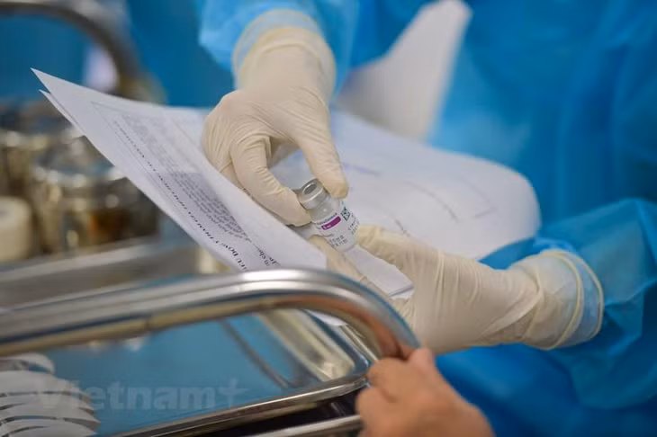 Cận cảnh vaccine của AstraZeneca. Ảnh: Vietnam+