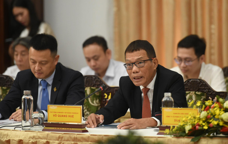 Ông Võ Quang Huệ, một nhà khoa học, một trong những tổng công trình sư của Tổ hợp Vinfast tại Hải Phòng, chia sẻ về tinh thần “Mãnh liệt Việt Nam” được lựa chọn làm slogan cho VinFast. Ảnh VGP Ông Võ Quang Huệ, một nhà khoa học, một trong những tổng công trình sư của Tổ hợp Vinfast tại Hải Phòng, chia sẻ về tinh thần “Mãnh liệt Việt Nam” được lựa chọn làm slogan cho VinFast. Ảnh VGP