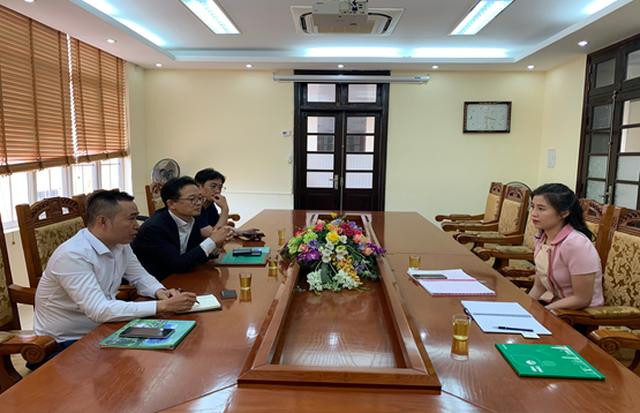 Bà Trần Huyền Trang (31 tuổi) - Tân Phó giám đốc Sở Kế hoạch và Đầu tư Vĩnh Phúc trong một buổi làm việc với với đoàn công tác Hàn Quốc. Ảnh: Sở KH-ĐT Vĩnh Phúc