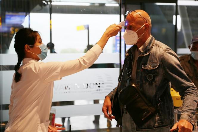 Hành khách được miễn phí vé tham quan vịnh Hạ Long, danh thắng Yên Tử (giảm thêm 15% giá dịch vụ cáp treo); miễn phí xe bus cho hành khách đi chặng Vân Đồn – Hạ Long – Uông Bí và ngược lại; ưu đãi giảm tới 50% giá vé tại các khu vui chơi giải trí, nghỉ dưỡng của Sun Group trên toàn quốc; giảm lên tới 15% giá vé vào cửa khu nghỉ dưỡng suối khoáng nóng Yoko Onsen Quang Hanh.