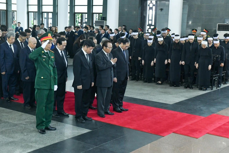 Đoàn Bộ Ngoại giao viếng Tổng Bí thư Nguyễn Phú Trọng