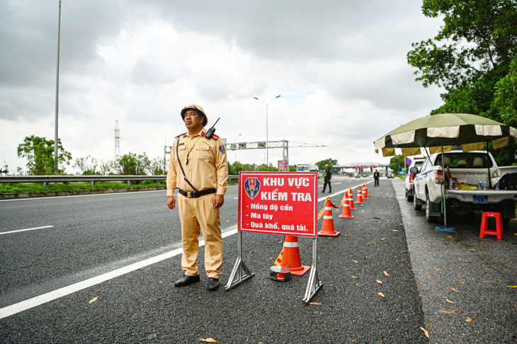 CSGT tăng cường kiểm tra trên các tuyến cao tốc